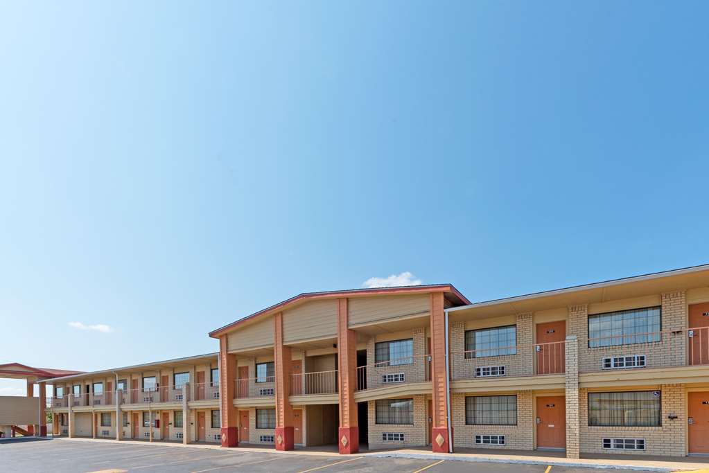 Super 8 By Wyndham Waco/Mall Area Tx Екстер'єр фото
